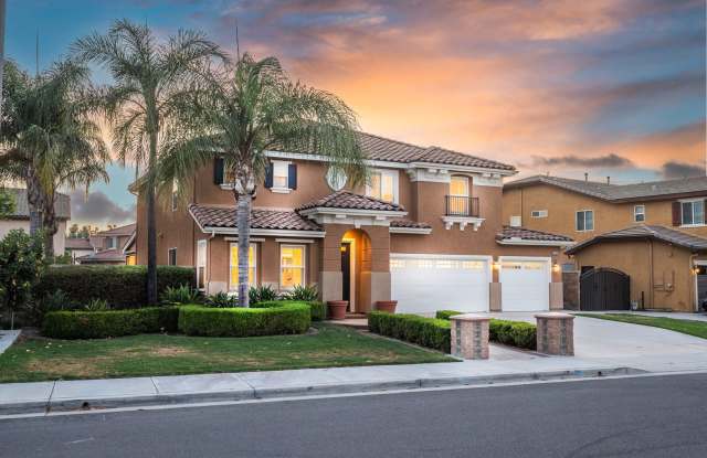 Gorgeous 2-Story 3 bedroom /2 bath Home with Pool