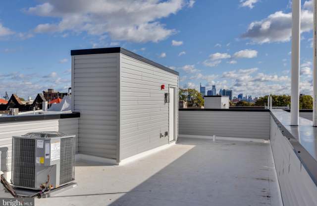 1222 W SILVER Street unit: 3