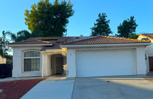 Beautiful Single Story House - OVERSIZED lot in the sought after Vail Ranch Community right in the heart of Temecula!
