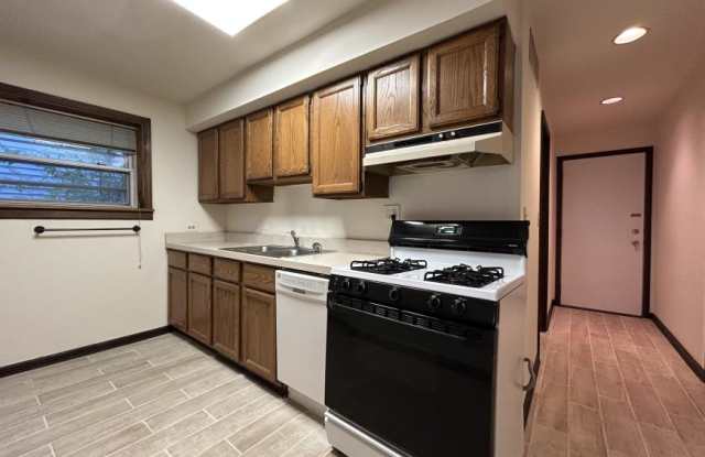 3146 North Southport