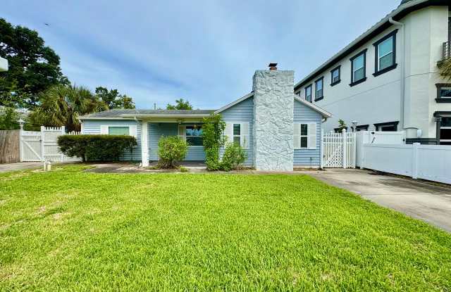 Photo of 621 85th Ave N