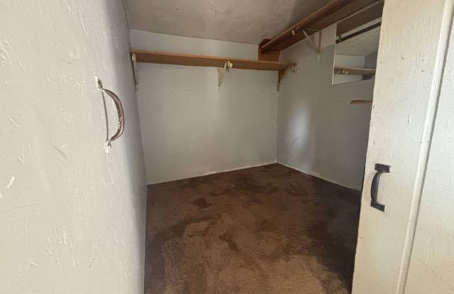 Studio Apartment Blocks from Downtown La Crosse