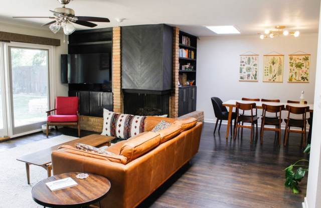 Gorgeous 3 bedroom 2 bathroom house in great location!