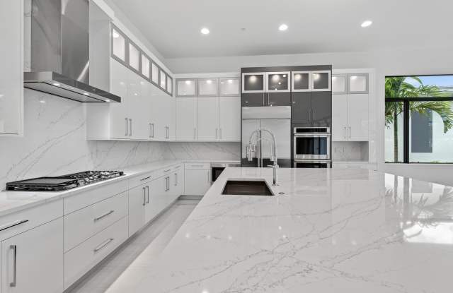 9144 Coral Isles Cir Circle