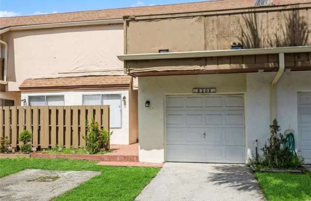 8208 NW 8th Pl