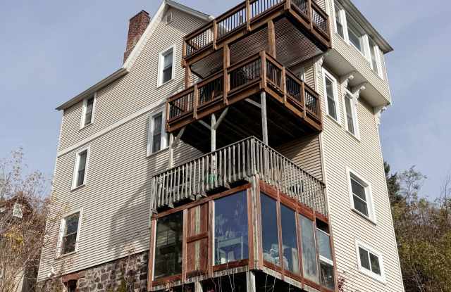 Photo of 1712 W 3rd St