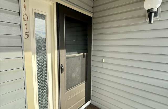 ONE MONTH RENT FREE Fully Renovated 2 Bed, 2 Bath Condo in South Charlotte