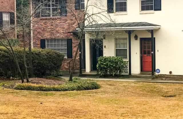 Photo of Summerville Townhome with Fully Equipped Kitchen