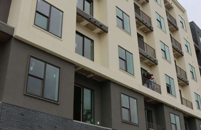 Photo of 1300 W 5th St