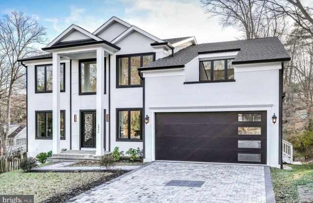 Photo of 2936 N OXFORD Street