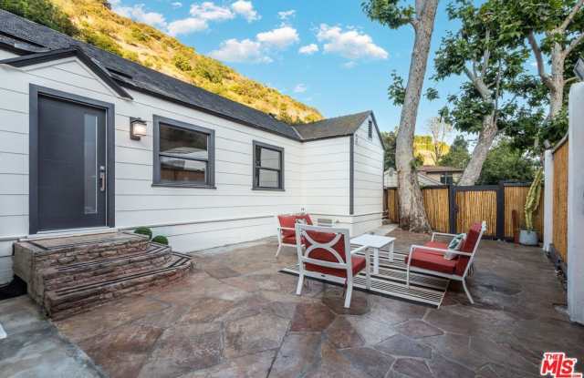 920 N Beverly Glen Blvd