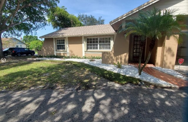 3801 E Woodscape Dr - 3801 East Woodscape Drive, Miramar, FL 33023