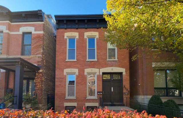 2136 Clifton