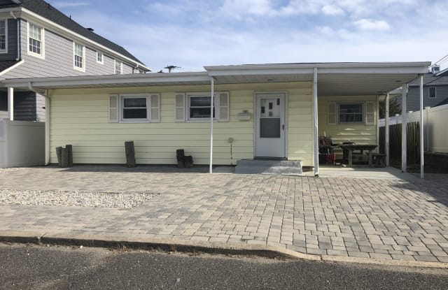 6 Pickell Alley - 6 Pickell Aly, Manasquan, NJ 08736