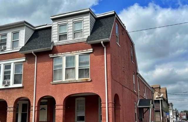 1101 W POPLAR Street
