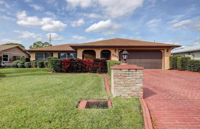 525 SE Brookside Ter