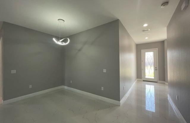 1117 NE 11th Terrace