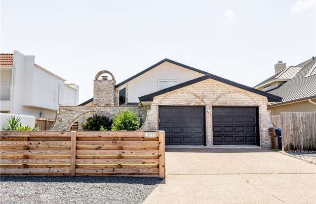 Photo of 13733 A La Entrada Street NE