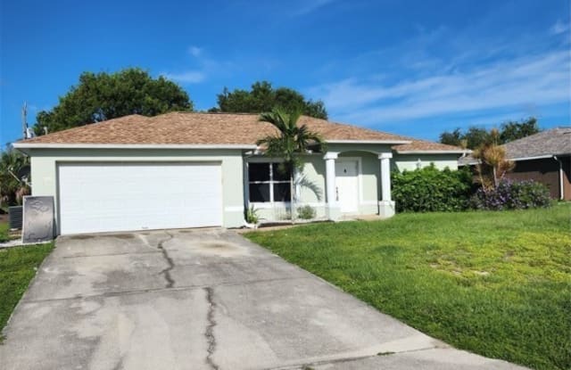 2812 NE 4th Place - 2812 Northeast 4th Place, Cape Coral, FL 33909