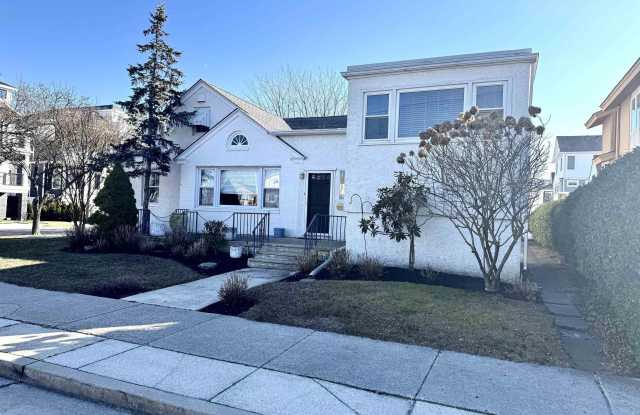 Photo of 2912 Winchester Ave