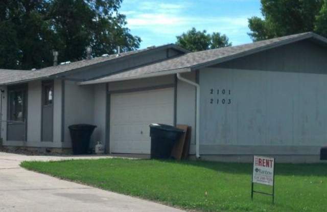 Photo of 2101 Golden Blvd