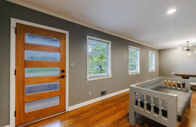 776 Windsor Parkway NE