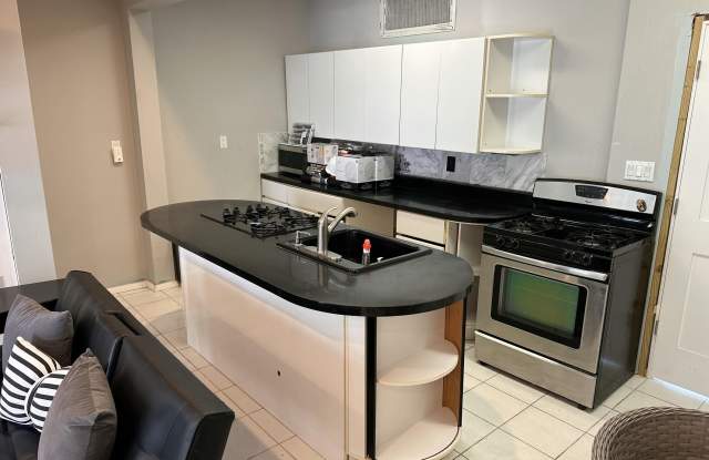 116 12th unit: Front