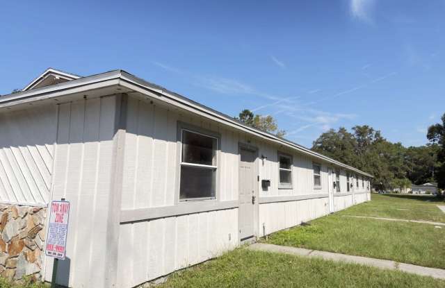 Photo of 4237 Moncrief Rd W - 3