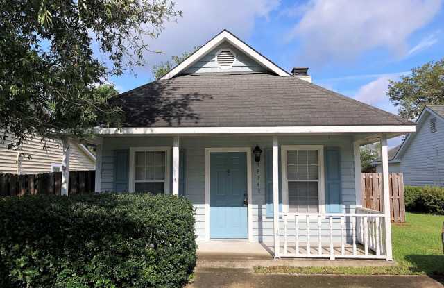 Great Bungalow in 28409! 2 Bed / 2 Bath