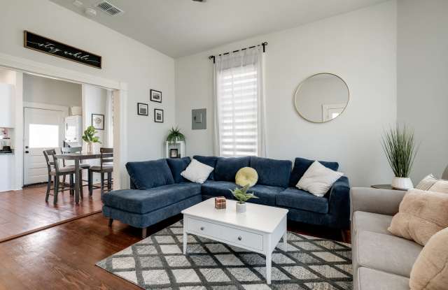 Photo of 732 Lamar StreetUnit 1