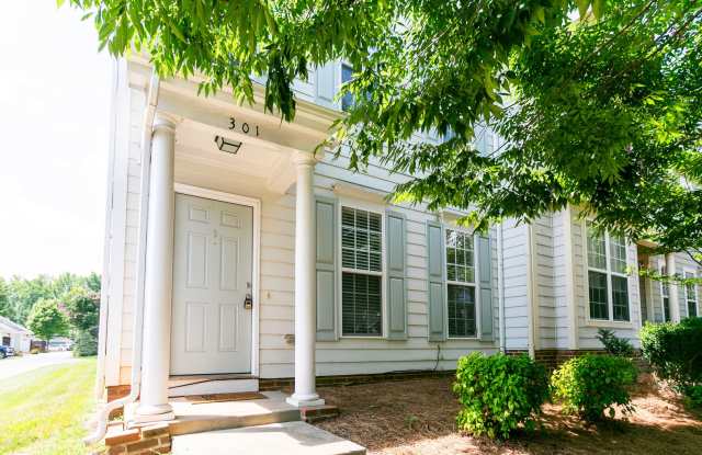 Peaceful 3-Bed, 2-Bath End Unit Townhome in Powell Place