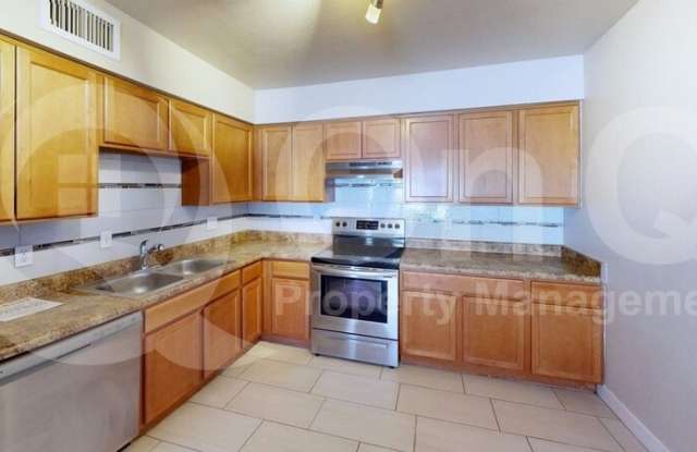 532 West La Jolla Drive