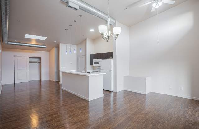 The DeLuxe Apartments