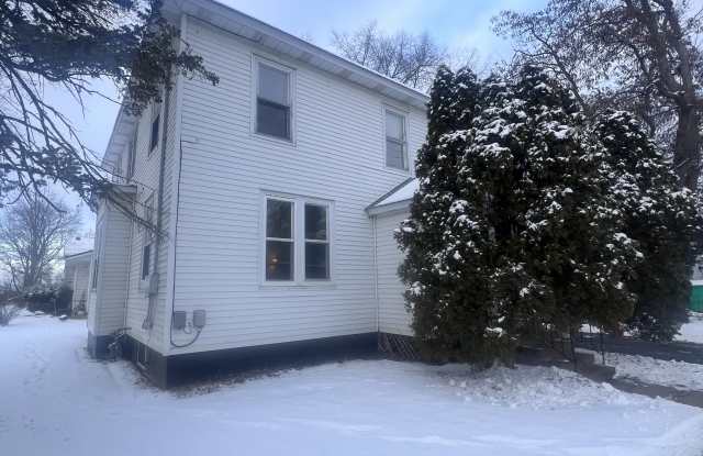 903 1/2 Main Street East