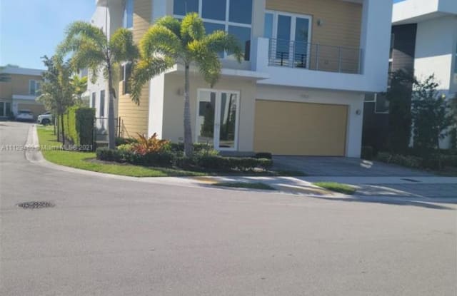 9762 NW 75th St. - 9762 NW 75th St, Doral, FL 33178
