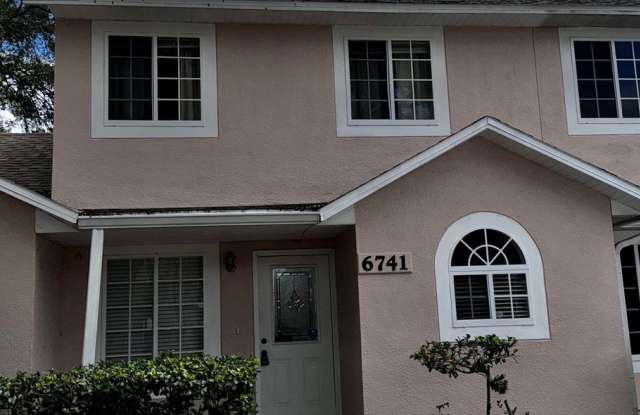 3 Bedroom 2 Bath Magnolia Pointe Townhome with a Fenced backyard!