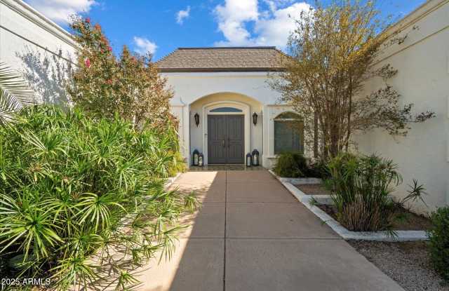 6533 E Maverick Road