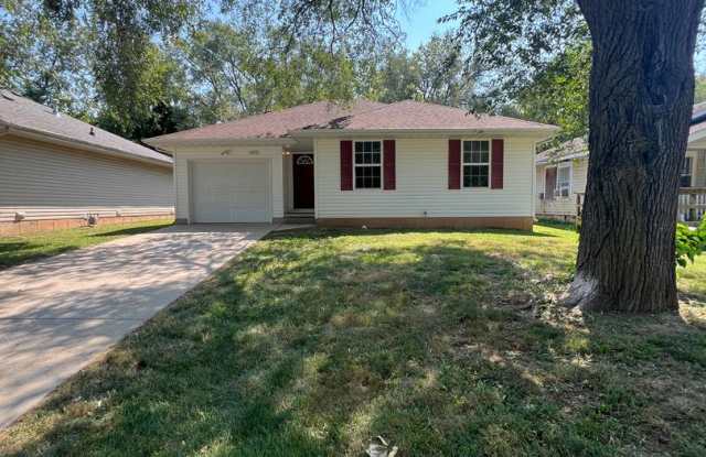 Photo of 3 bedroom/2 bath house with one car garage