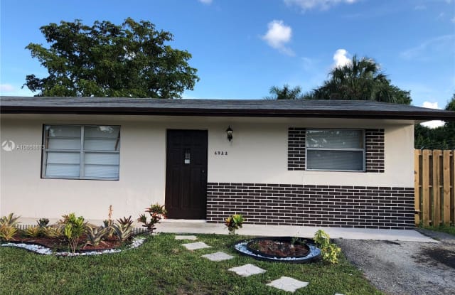 6920 SW 15th St - 6920 Southwest 15th Street, North Lauderdale, FL 33068