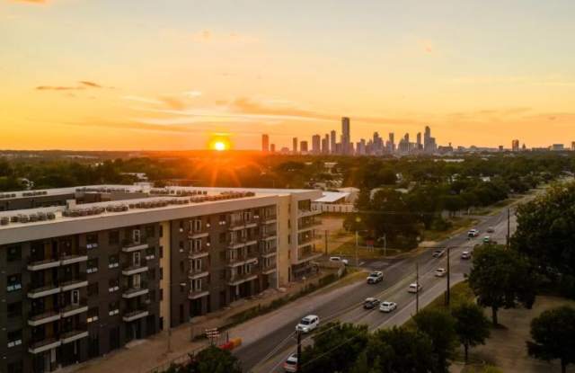 Photo of 5118 E 7th St