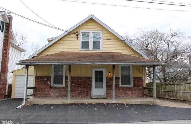 1318 Kinderhook Road