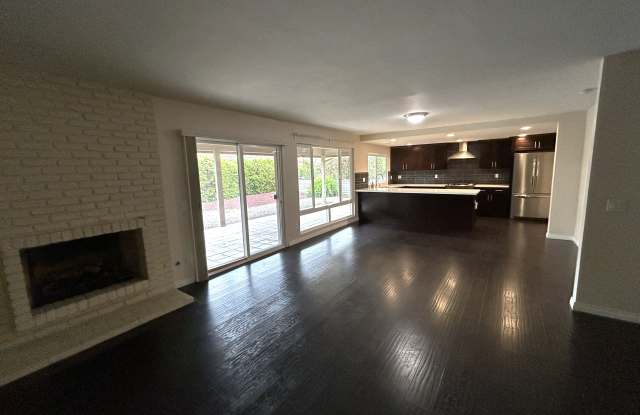 12594 Camino Emparrado