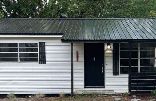 281 Woodlawn Ave - 281 Woodlawn Avenue, Hot Springs, AR 71913