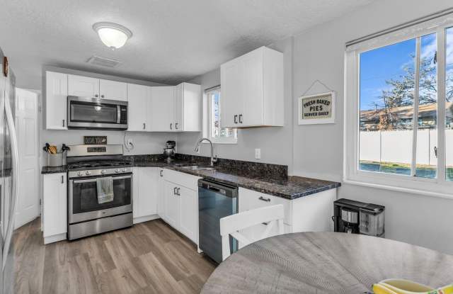 Photo of 1992 W AFTON Cir N