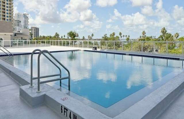 OUTSTANDING PENTHOUSE CONDO AT 101 GULFSTREAM! DOWNTOWN SARASOTA