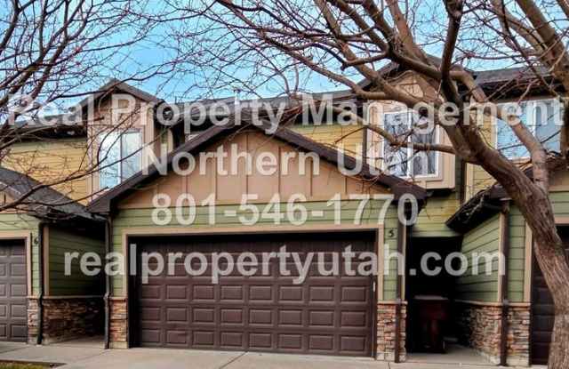 Photo of 3 Bedroom 2 Bath Townhome in West Haven Available Now!