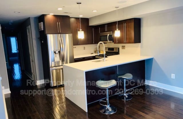 1306 8th Street NW