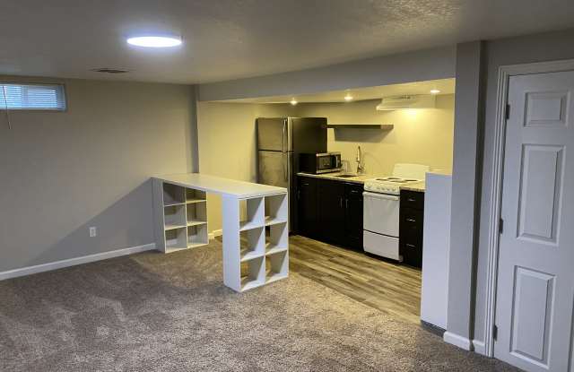 130 N Meade Ave, Unit B