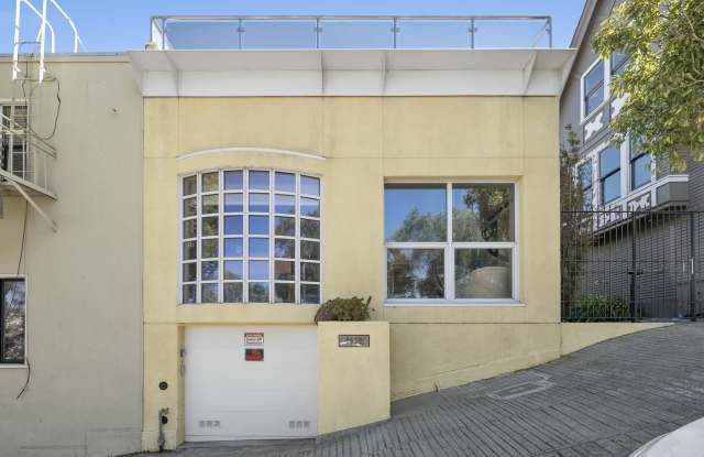 2552 Hyde Street