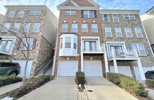 3418 CARRIAGE WALK Court unit: 9-A